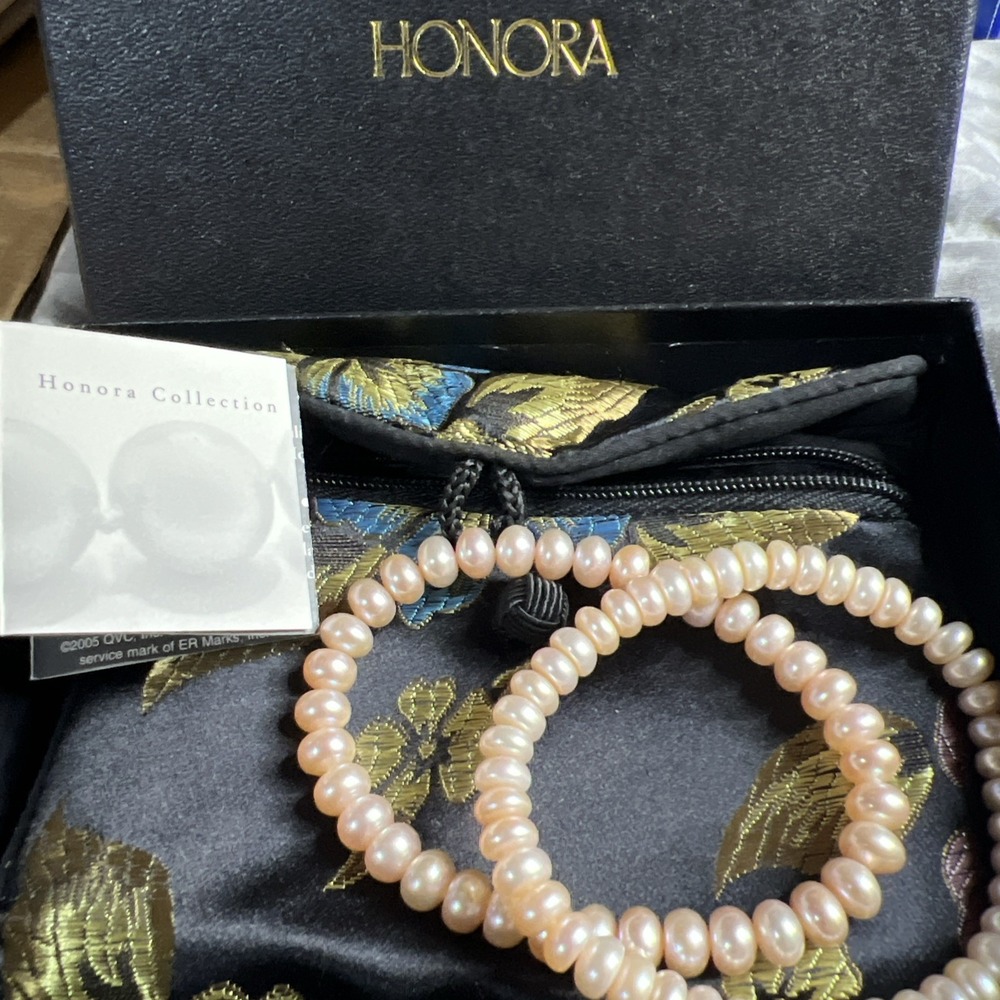 NEW!  PAIR  Honora  Genuine Pearl  Bracelets  Pink zipper on pouch broke J21